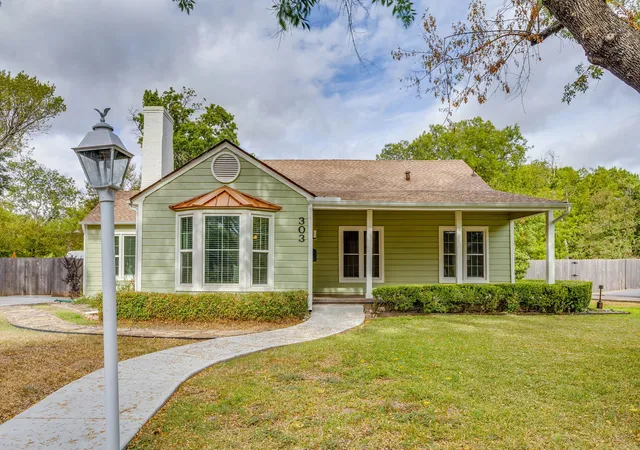 Photo 2 of Single family home for sale at 303 Harbin Ave, Waxahachie, TX 75165 | MLS# 21392890 | Listing updated on 2026-10-07