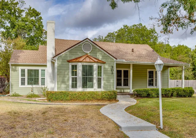 Photo 3 of Single family home for sale at 303 Harbin Ave, Waxahachie, TX 75165 | MLS# 21392890 | Listing updated on 2026-10-07
