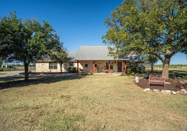 Single family home for sale at 1233 Fm 901, Collinsville, TX 76233 | MLS# 21399608