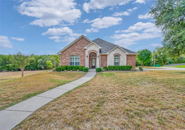Photo 1 of Sale Pending at 2610 Oak Ridge, Clifton, TX 76634 | MLS# 21399583 | Listing updated on 2026-10-01