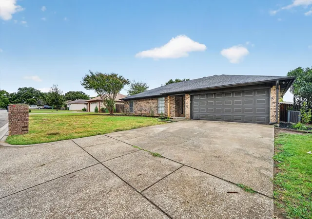 Photo 2 of Single family home for sale at 6804 Fair Meadows Dr, North Richland Hills, TX 76182 | MLS# 21395613 | Listing updated on 2026-10-08