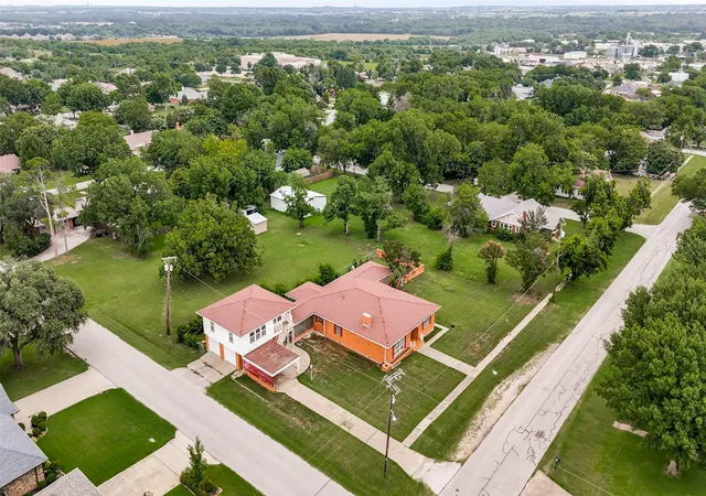 Photo 1 of Single family home for sale at 618 W 5th Street, Justin, TX 76247 | MLS# 21399699 | Listing updated on 2026-10-07