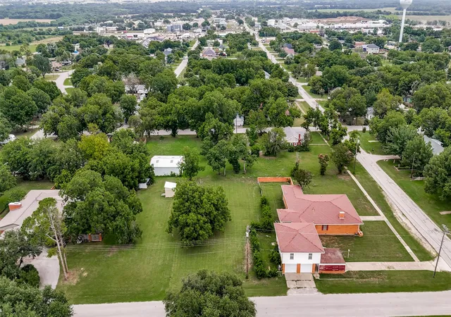 Photo 2 of Single family home for sale at 618 W 5th Street, Justin, TX 76247 | MLS# 21399699 | Listing updated on 2026-10-07