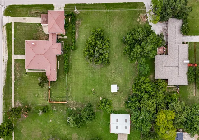 Photo 4 of Single family home for sale at 618 W 5th Street, Justin, TX 76247 | MLS# 21399699 | Listing updated on 2026-10-07