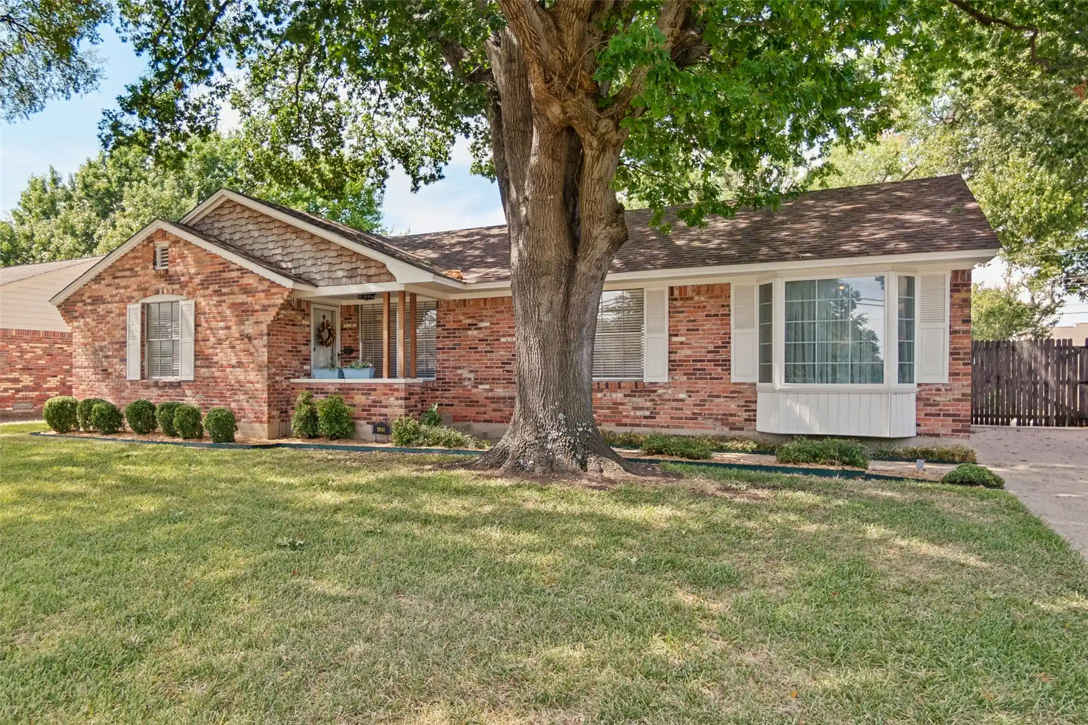 Photo 1 of Sale Pending at 9941 Chippendale Dr, Dallas, TX 75238 | MLS# 21399217 | Listing updated on 2026-10-14