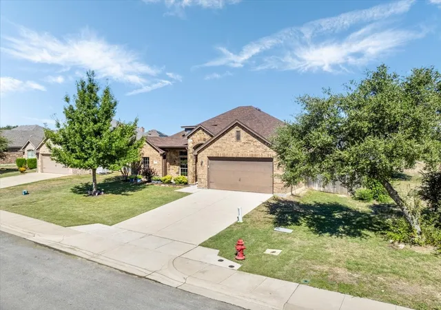 Photo 3 of Single family home for sale at 537 Zachary Dr, Weatherford, TX 76087 | MLS# 21393865 | Listing updated on 2026-10-08
