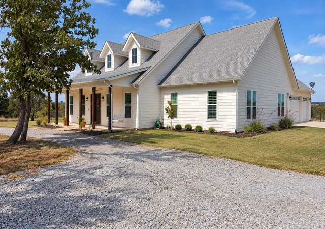 Photo 2 of Single family home for sale at 109 Bear Cat Ct, Alvord, TX 76225 | MLS# 21399872 | Listing updated on 2026-10-01