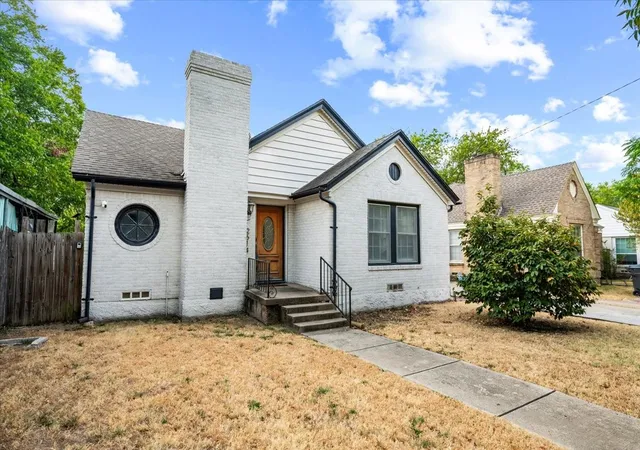 Single family home for sale at 2614 Roanoke Ave, Dallas, TX 75235 | MLS# 21384401