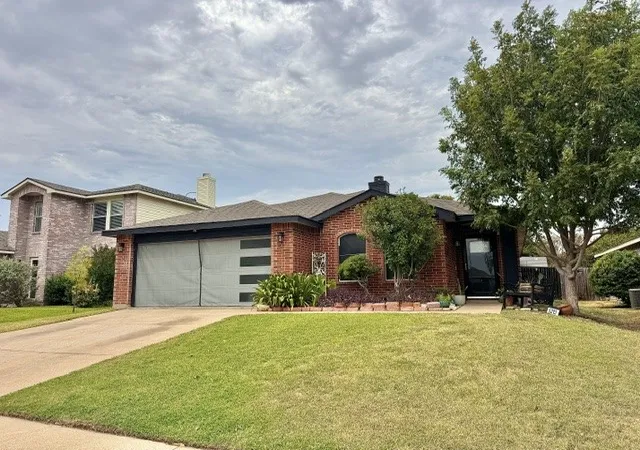 Photo 1 of Single family home for sale at 5213 Prestwick Dr, Fort Worth, TX 76135 | MLS# 21400161 | Listing updated on 2026-10-09
