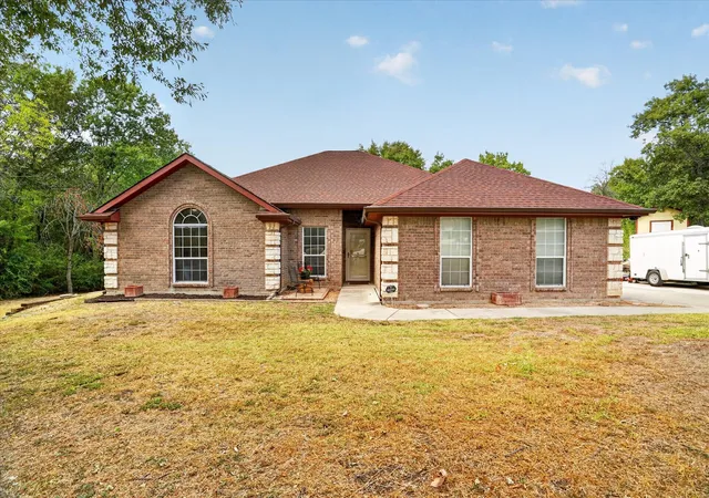 Photo 1 of Single family home for sale at 6608 Silver Oak Ln, Fort Worth, TX 76135 | MLS# 21399999 | Listing updated on 2026-10-10