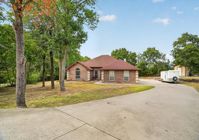 Photo 3 of Single family home for sale at 6608 Silver Oak Ln, Fort Worth, TX 76135 | MLS# 21399999 | Listing updated on 2026-10-10