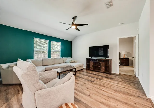 Photo 3 of Single family home for sale at 540 Bronze Cir E, Springtown, TX 76082 | MLS# 21399778 | Listing updated on 2026-10-10