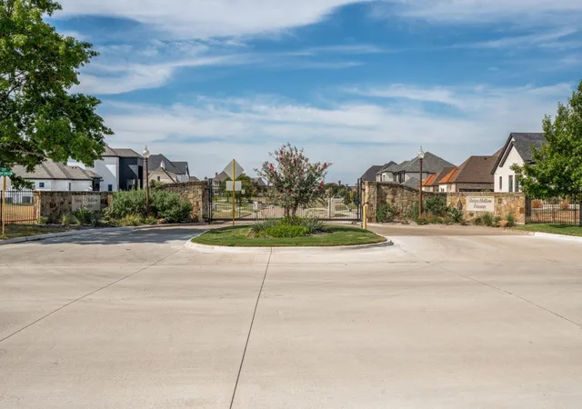 Photo 1 of Land for sale at 1104 Estate Dr, Ennis, TX 75119 | MLS# 21398118 | Listing updated on 2026-10-01