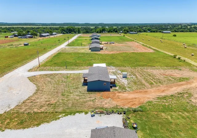 Photo 3 of Manufactured home for sale at 81 Kenzi Dr, Mineral Wells, TX 76067 | MLS# 21398355 | Listing updated on 2026-10-01
