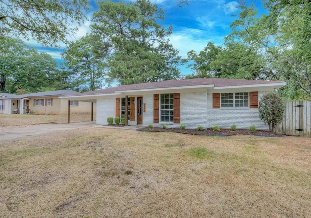 Photo 1 of Single family home for sale at 2804 Lynda Ln, Shreveport, LA 71118 | MLS# 21400364 | Listing updated on 2026-10-28