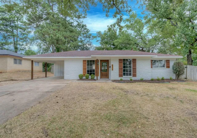 Photo 2 of Single family home for sale at 2804 Lynda Ln, Shreveport, LA 71118 | MLS# 21400364 | Listing updated on 2026-10-28
