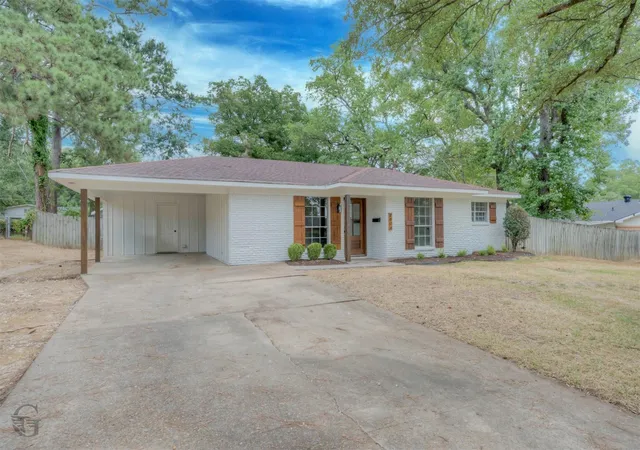 Photo 3 of Single family home for sale at 2804 Lynda Ln, Shreveport, LA 71118 | MLS# 21400364 | Listing updated on 2026-10-28