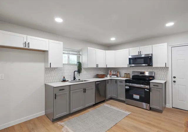 Photo 3 of Single family home for sale at 909 S Throckmorton St, Sherman, TX 75090 | MLS# 21400204 | Listing updated on 2026-10-01