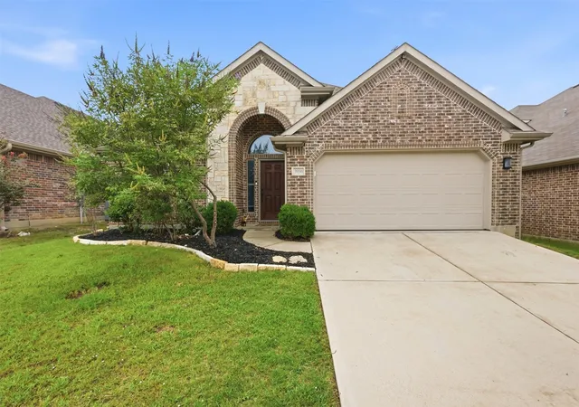 Single family home for sale at 3956 Holw Lake, Fort Worth, TX 76262 | MLS# 21400379