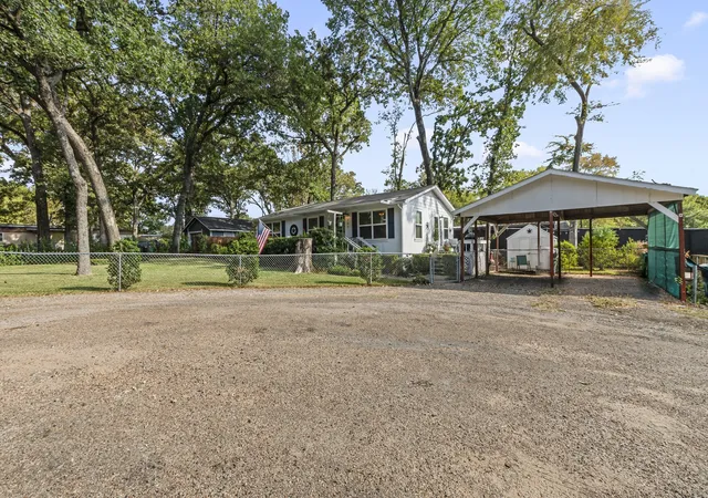 Photo 2 of Single family home for sale at 303 S Bay Cir, Mabank, TX 75156 | MLS# 21397630 | Listing updated on 2026-10-04