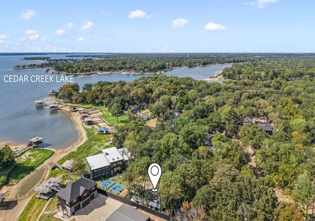 Photo 3 of Single family home for sale at 303 S Bay Cir, Mabank, TX 75156 | MLS# 21397630 | Listing updated on 2026-10-04