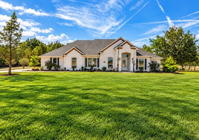 Photo 1 of Single family home for sale at 4000 Meadow View Cir, Kaufman, TX 75142 | MLS# 21394203 | Listing updated on 2026-10-01