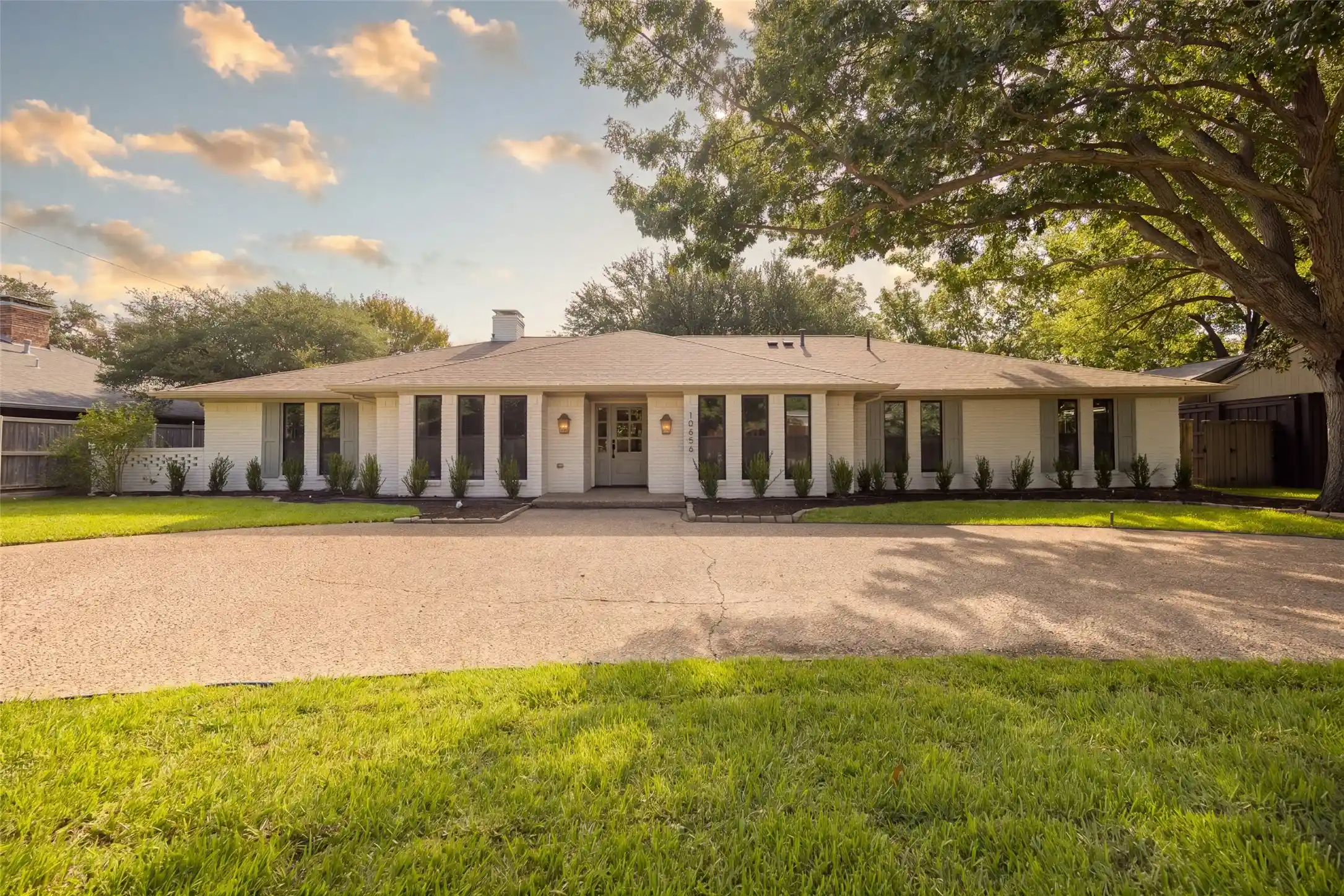 Photo 1 of Single family home for sale at 10656 Cox Ln, Dallas, TX 75229 | MLS# 21395144 | Listing updated on 2026-10-24