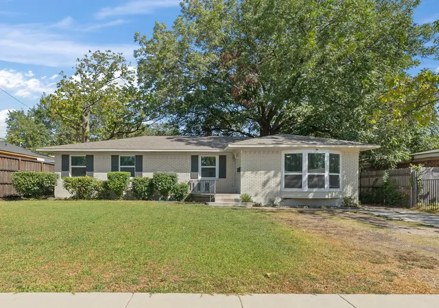 Photo 1 of Single family home for sale at 9255 Palisade Dr, Dallas, TX 75217 | MLS# 21399443 | Listing updated on 2026-10-01