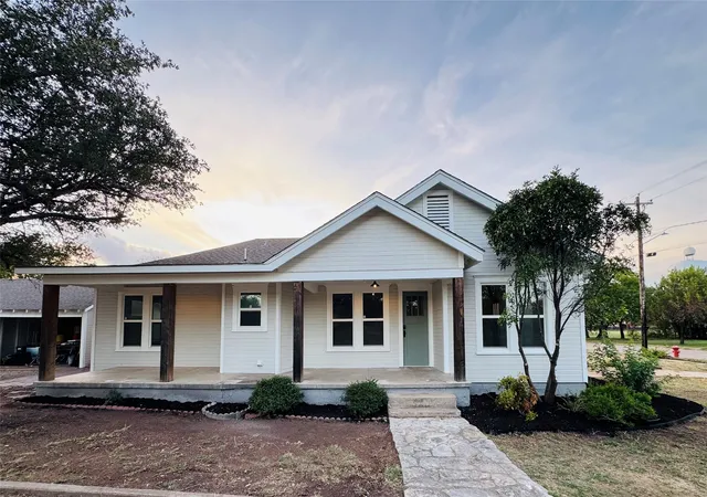 Photo 1 of Sale Pending at 1100 E Coke St, Hamilton, TX 76531 | MLS# 21400093 | Listing updated on 2026-10-05