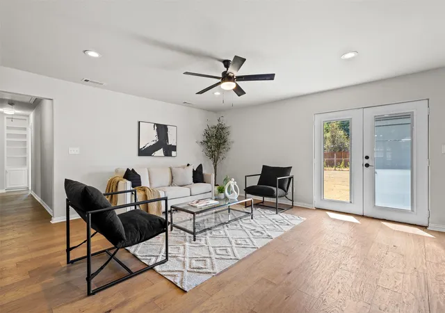 Photo 3 of Single family home for sale at 2914 Barnes Brg Rd, Dallas, TX 75228 | MLS# 21391958 | Listing updated on 2026-10-01