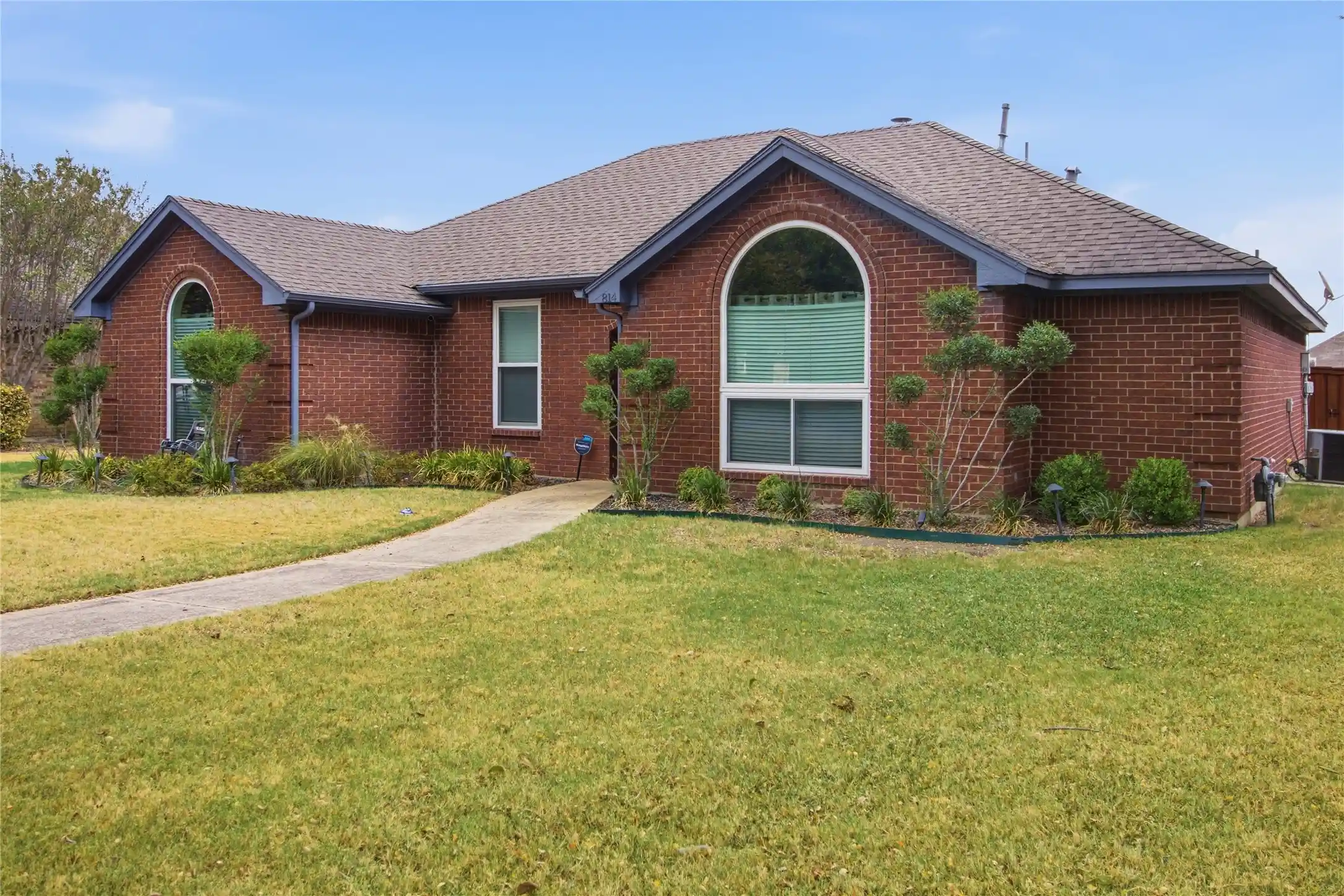 Photo 1 of Sale Pending at 814 Rawlins Dr, Lancaster, TX 75146 | MLS# 21400238 | Listing updated on 2026-10-18