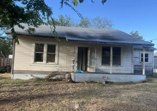Single family home for sale at 404 E Main, Wortham, TX 76693 | MLS# 21396986
