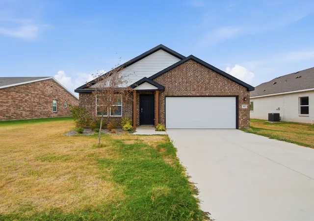 Photo 1 of Single family home for sale at 417 Jameson St, Springtown, TX 76082 | MLS# 21395488 | Listing updated on 2026-10-01