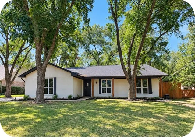 Photo 1 of Single family home for sale at 8513 Ravenswood Rd, Granbury, TX 76049 | MLS# 21400505 | Listing updated on 2026-10-07