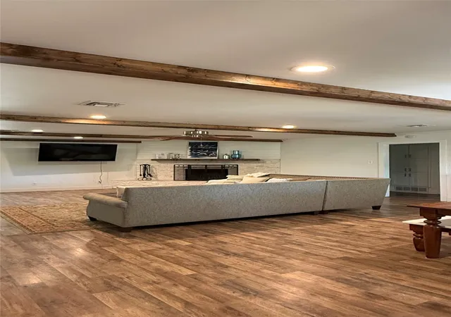 Photo 2 of Single family home for sale at 8513 Ravenswood Rd, Granbury, TX 76049 | MLS# 21400505 | Listing updated on 2026-10-07