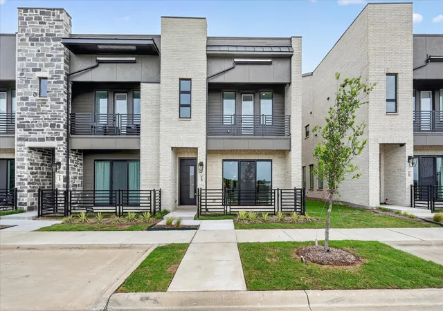 Townhouse for sale at 1183 Doris May Dr, Allen, TX 75013 | MLS# 21397312