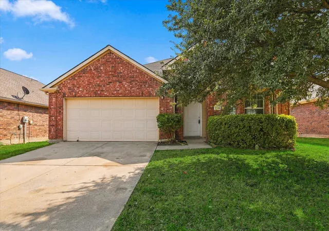 Photo 1 of Single family home for sale at 8716 Wagon Trl, Cross Roads, TX 76227 | MLS# 21398173 | Listing updated on 2026-10-10