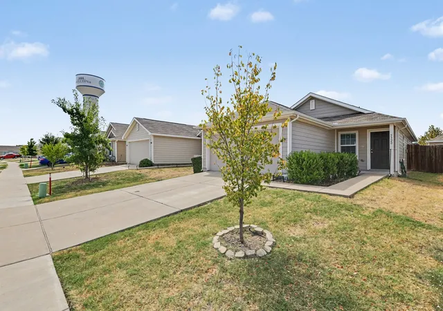 Photo 2 of Single family home for sale at 5320 Vinebrook Way, Princeton, TX 75407 | MLS# 21380097 | Listing updated on 2026-10-04