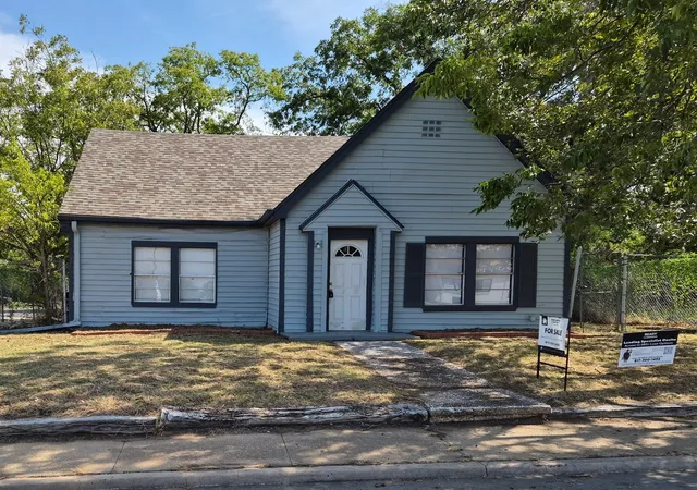 Photo 1 of Single family home for sale at 522 N Austin Ave, Denison, TX 75020 | MLS# 21392061 | Listing updated on 2026-10-06