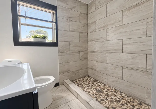 Photo 2 of Single family home for sale at 522 N Austin Ave, Denison, TX 75020 | MLS# 21392061 | Listing updated on 2026-10-06