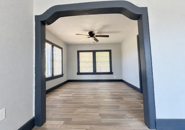 Photo 3 of Single family home for sale at 522 N Austin Ave, Denison, TX 75020 | MLS# 21392061 | Listing updated on 2026-10-06