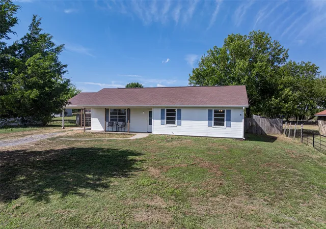 Photo 2 of Single family home for sale at 614 E Fm 272, Celeste, TX 75423 | MLS# 21398649 | Listing updated on 2026-10-02