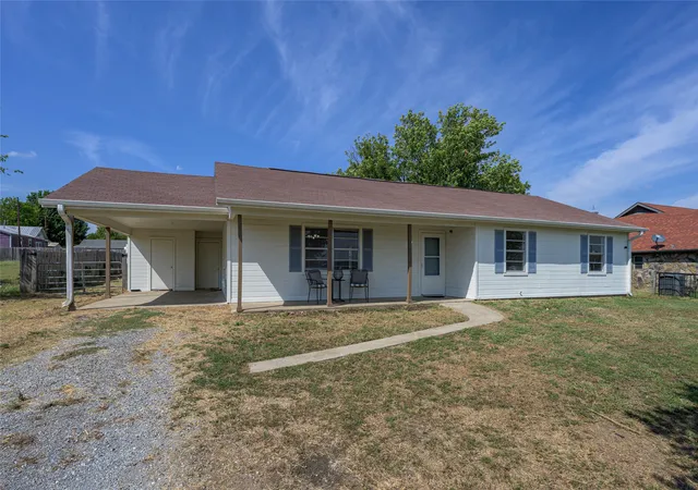 Photo 3 of Single family home for sale at 614 E Fm 272, Celeste, TX 75423 | MLS# 21398649 | Listing updated on 2026-10-02