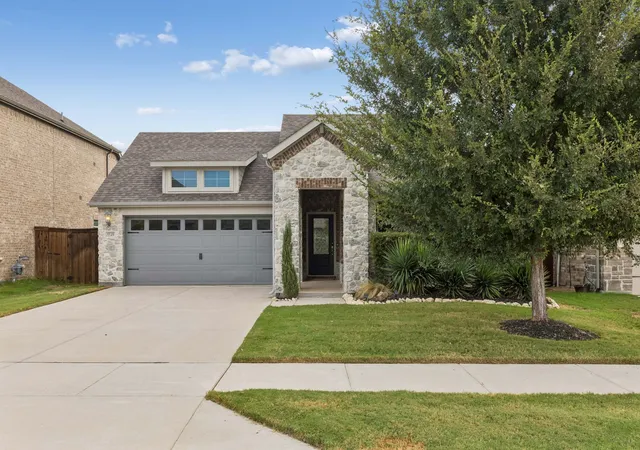 Photo 1 of Single family home for sale at 5549 Cypress Willow Bnd, Fort Worth, TX 76126 | MLS# 21400609 | Listing updated on 2026-10-01