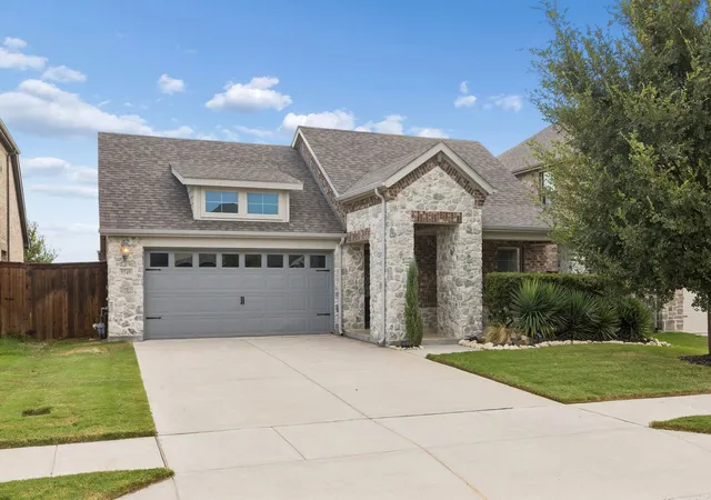 Photo 2 of Single family home for sale at 5549 Cypress Willow Bnd, Fort Worth, TX 76126 | MLS# 21400609 | Listing updated on 2026-10-01