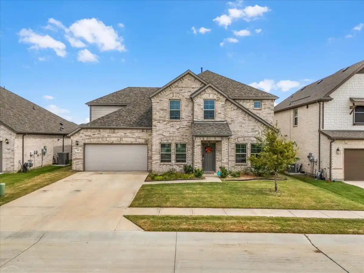 Photo 1 of Single family home for sale at 305 Laurel Dr, Justin, TX 76247 | MLS# 21381378 | Listing updated on 2026-10-10