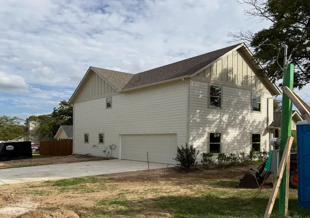 Photo 2 of Single family home for sale at 201 S Cates St, Decatur, TX 76234 | MLS# 21384323 | Listing updated on 2026-10-07