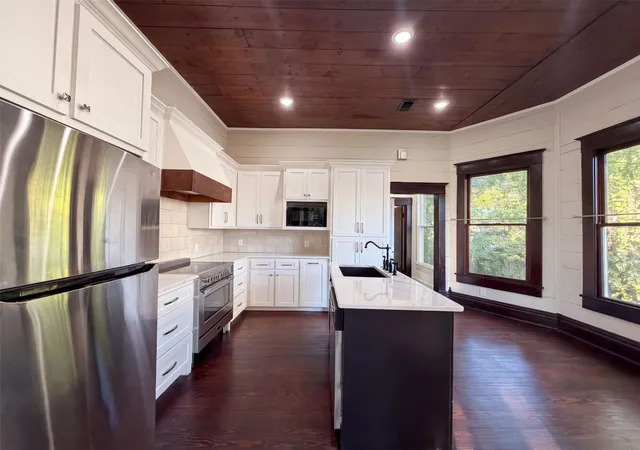 Photo 2 of Single family home for sale at 712 S Crockett St, Sherman, TX 75090 | MLS# 21398746 | Listing updated on 2026-10-01