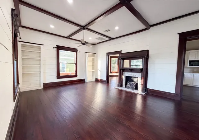 Photo 3 of Single family home for sale at 712 S Crockett St, Sherman, TX 75090 | MLS# 21398746 | Listing updated on 2026-10-01