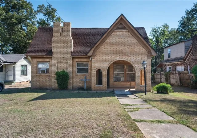 Single family home for sale at 1215 N Confederate Ave, Tyler, TX 75702 | MLS# 21398415